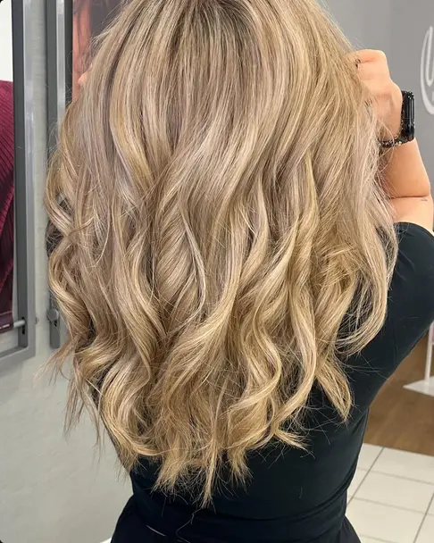 Voluminous brown blowout with bouncy waves